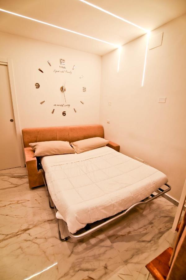 La Casa Di Anna Chiaia, Stadio Maradona Lungomarecaracciolo Apartment *